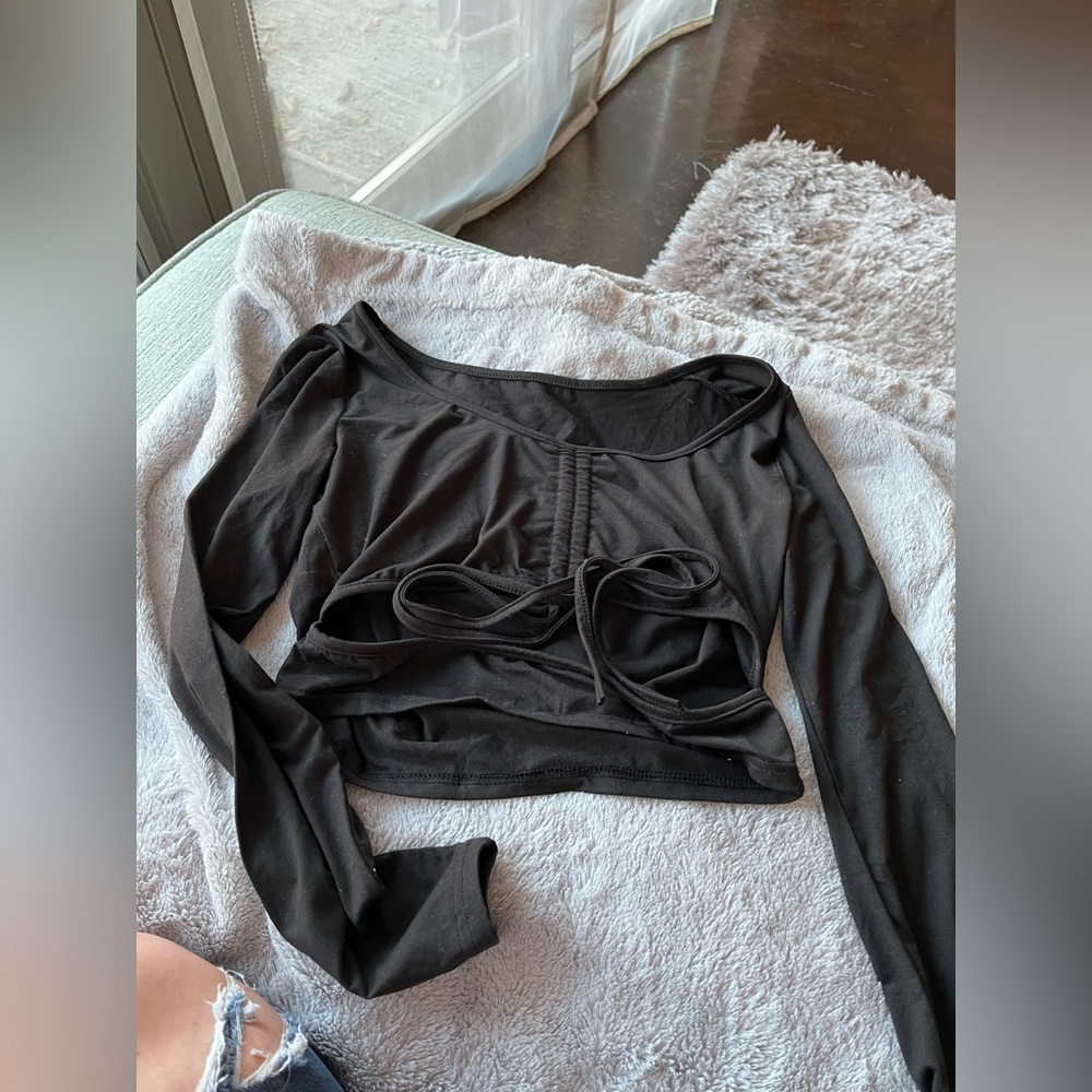Black long sleeve crop cutout v neck tie medium shirt